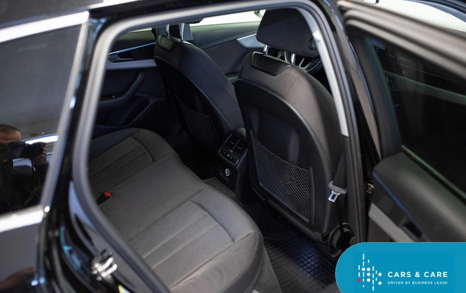 Audi A4 cena 117900 przebieg: 77130, rok produkcji 2019 z Parczew małe 254